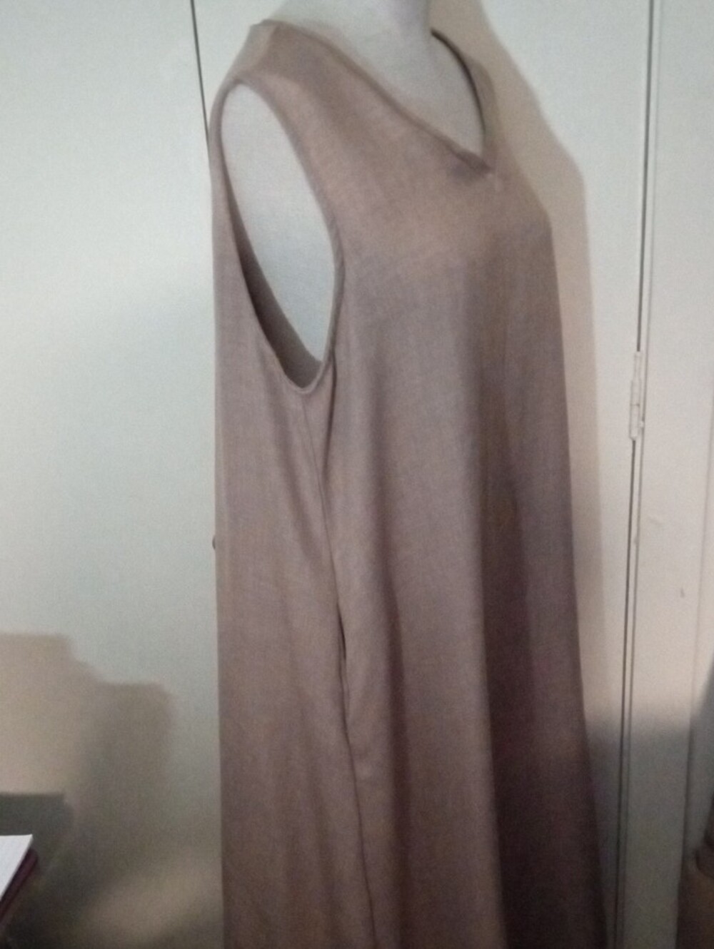 Sleeveless V-Neck Linen Blend Maxi Dress with Pockets Beige Size XXL - Picture 2 of 5